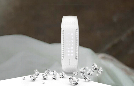 主打高顏值！施華洛世奇聯(lián)手Polar推出智能手環(huán)  