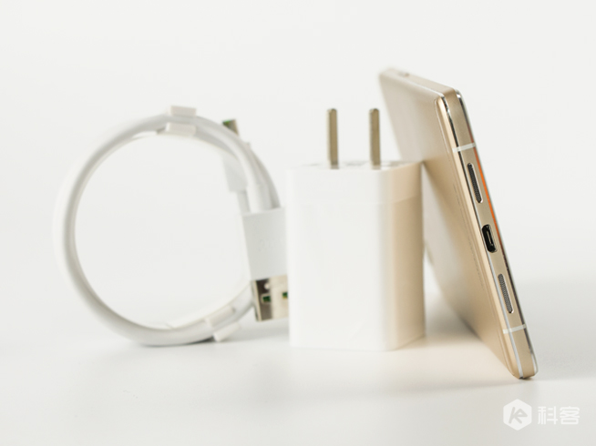 長(zhǎng)續(xù)航配搭閃充的完美結(jié)合：OPPO R7s評(píng)測(cè)