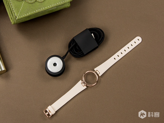 女神高圓圓設(shè)計(jì)！Amazfit智能手環(huán)圖賞