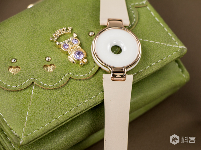 女神高圓圓設(shè)計(jì)！Amazfit智能手環(huán)圖賞