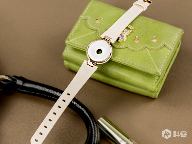 女神高圓圓設(shè)計(jì)！Amazfit智能手環(huán)圖賞