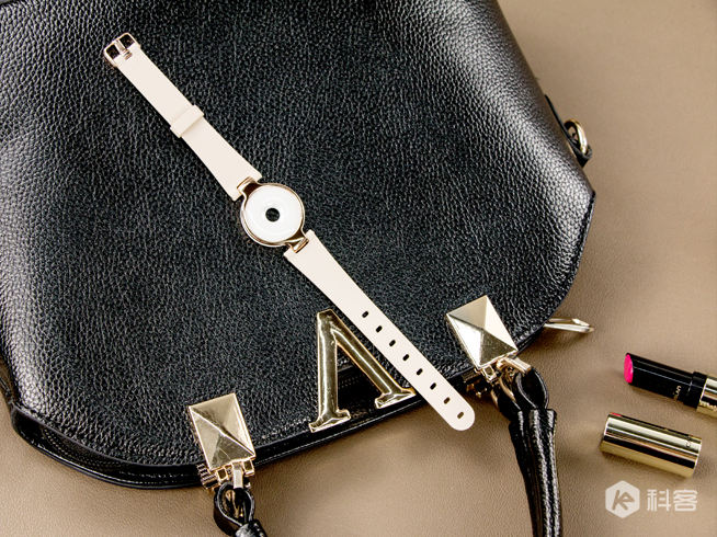 女神高圓圓設(shè)計(jì)！Amazfit智能手環(huán)圖賞