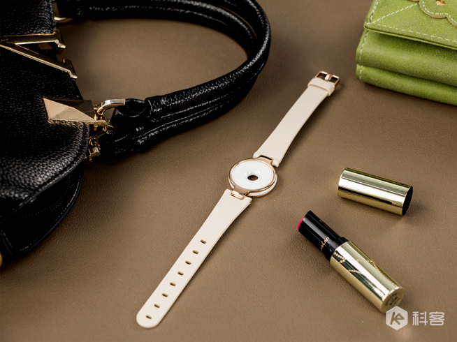 女神高圓圓設(shè)計(jì)！Amazfit智能手環(huán)圖賞