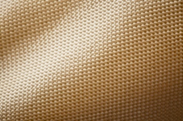 合成蜘蛛絲制成的大衣：輕+堅(jiān)硬！