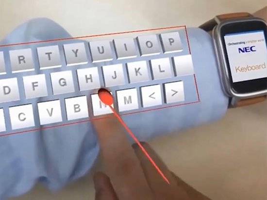視頻：裝逼新玩法，用Google Glass幫智能手表打字