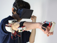 這又是一款黑科技產(chǎn)品！戴在手臂上可玩拳擊游戲