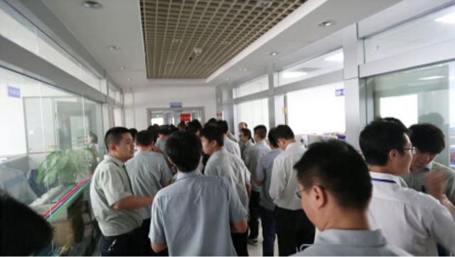 格力手機(jī)你買帳嗎？員工一次購12臺