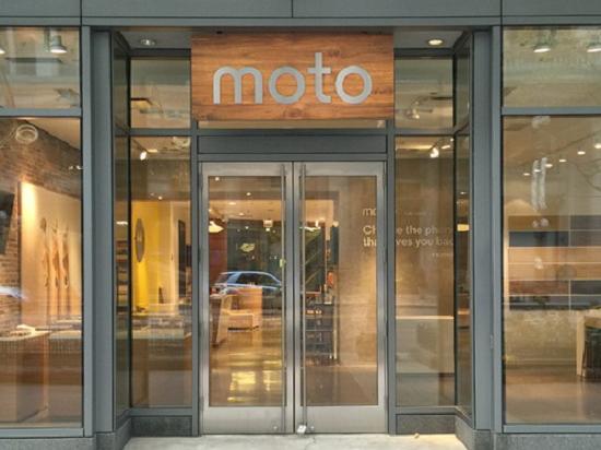 摩托羅拉唯一實(shí)體店:純木材質(zhì),情懷滿滿