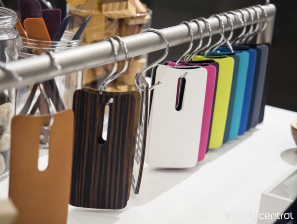 摩托羅拉唯一實(shí)體店:純木材質(zhì),情懷滿滿