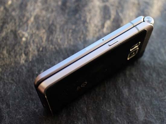 帶著它會頓時(shí)高大上嗎？三星W2016真機(jī)面世