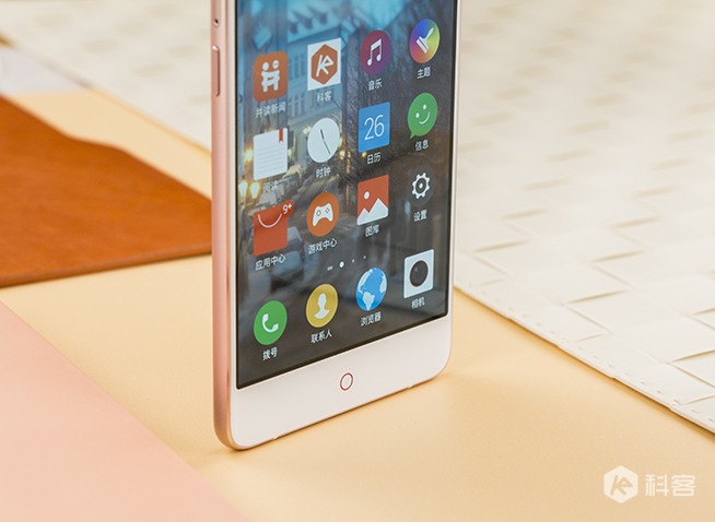 努比亞My布拉格玫瑰金圖賞 感覺(jué)站在布拉格廣場(chǎng)