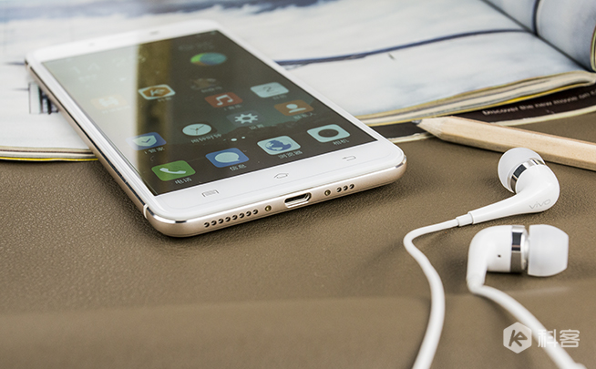 vivo X6圖賞：一體成型鑄就不一樣的金屬質(zhì)感 