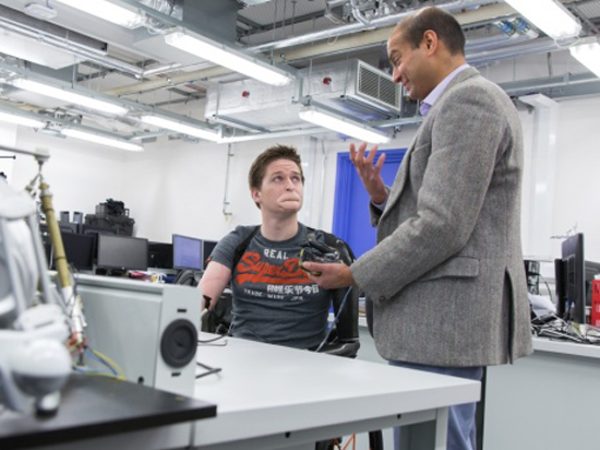 新突破！新型機(jī)械手可由肌肉震動(dòng)操控