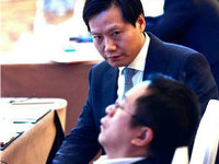 互聯(lián)網(wǎng)大會(huì)雷軍偷瞄周鴻祎，引發(fā)網(wǎng)友P圖狂潮