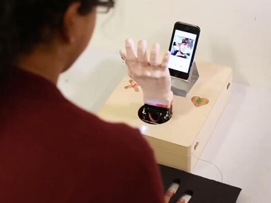 視頻：尋愛機械手 送給單身狗的圣誕禮物