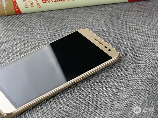 電量非凡還能當(dāng)充電寶 中興千元手機(jī)遠(yuǎn)航3圖賞