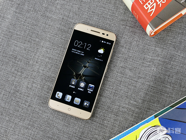 電量非凡還能當(dāng)充電寶 中興千元手機(jī)遠(yuǎn)航3圖賞