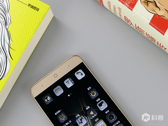 電量非凡還能當(dāng)充電寶 中興千元手機(jī)遠(yuǎn)航3圖賞