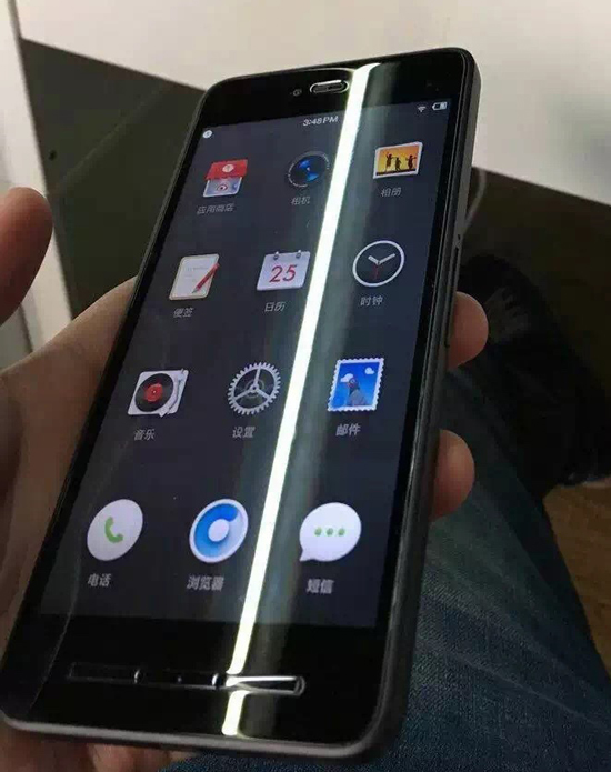 錘子T2手機(jī)真機(jī)圖遭曝光:細(xì)節(jié)提升但無驚喜