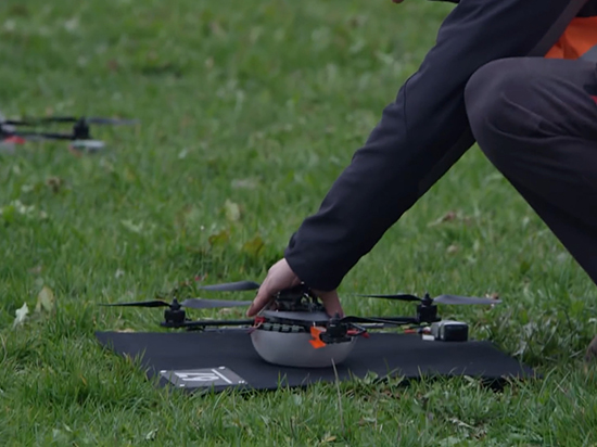 視頻：英特爾腦洞大開 100臺(tái)無人機(jī)助陣音樂會(huì)