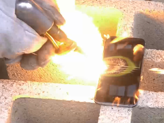 視頻：iPhone 6遭6000度烈焰焚燒 過程慘不忍睹