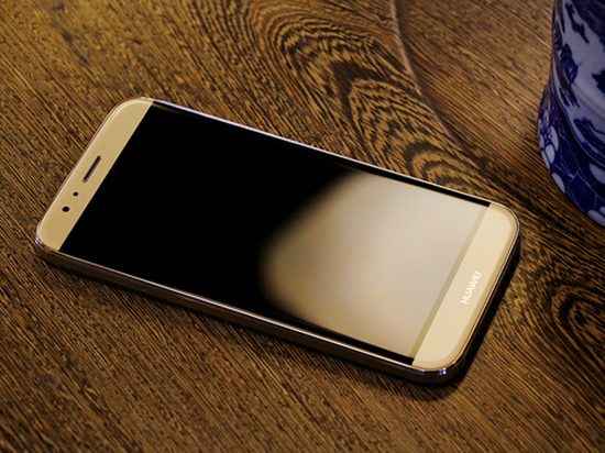 華為新麥芒曝光：機身首次加入粉紅配色？