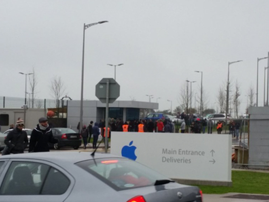 蘋果工廠遭炸彈威脅 緊急撤離數(shù)千人