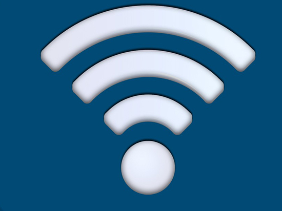 蘋(píng)果再次領(lǐng)先創(chuàng)新？未來(lái)iPhone或?qū)⒉捎肔i-Fi無(wú)線傳輸