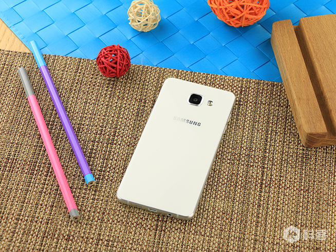 嗨科技：最高顏值的中端機？三星Galaxy A5（2016）上手