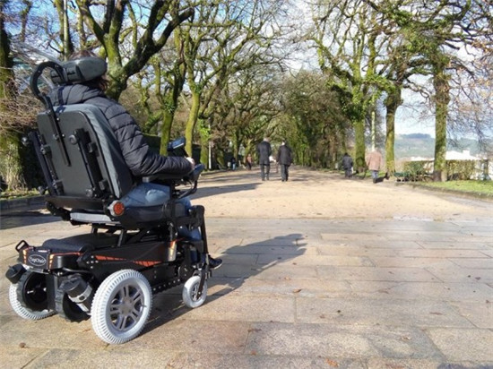 TopChair-S電動(dòng)輪椅：能爬樓梯和檢測障礙物