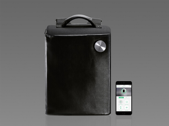 真夠拉風(fēng)！這款智能背包能接聽電話