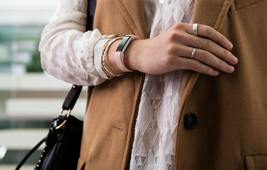 不怕吐槽了！Fitbit也走時尚路線推Alta智能手環(huán)