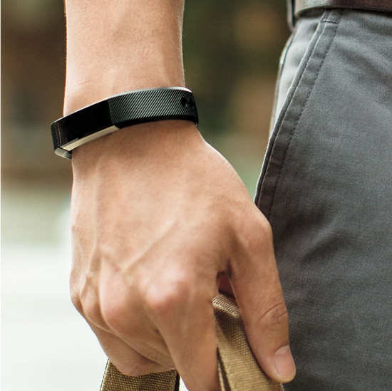 不怕吐槽了！Fitbit也走時尚路線推Alta智能手環(huán)