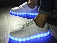 逆天新技術(shù)！走路時(shí)鞋子能給手機(jī)充電