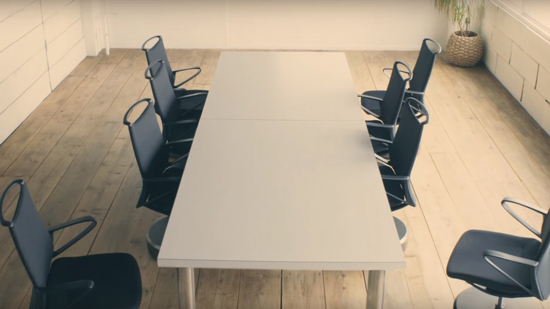 日本發(fā)明自動(dòng)泊“椅”，輕拍掌椅子便能整齊歸位