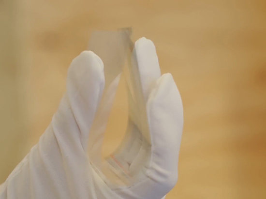 視頻：0.07mm厚的玻璃有什么不同？可以隨意彎曲