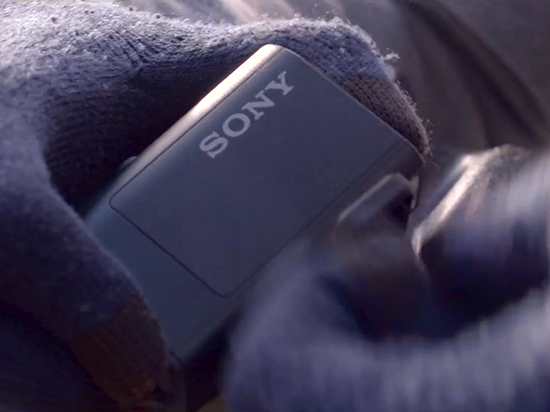 視頻：索尼也玩自黑？官方視頻自曝新款攝像機(jī)短處