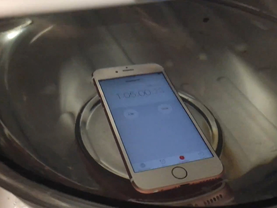 視頻：冰封iPhone 6s再狂摔 結(jié)果有點小驚喜