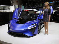 外形真的很拉風！首款國產(chǎn)純電動超跑亮相日內(nèi)瓦