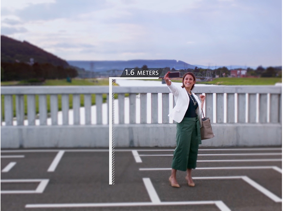 藍(lán)寶石算什么 第五代大猩猩玻璃才真的不怕摔