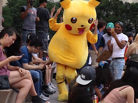 大寫的服！美國(guó)超級(jí)網(wǎng)紅這樣玩口袋妖怪GO