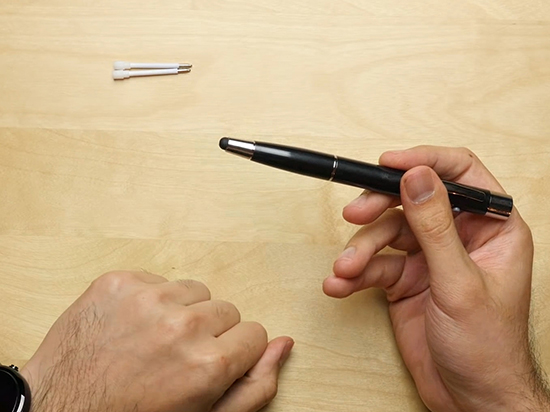 iPhone必備好物？這款移動(dòng)電源像支筆