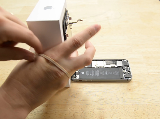 iPhone SE的home鍵壞了？妹子親自教你換