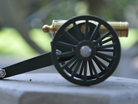 用加農炮轟iPhone SE屏幕 結果讓人驚呆了