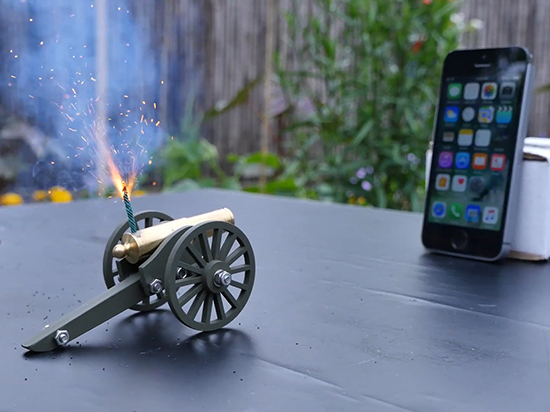 用加農炮轟iPhone SE屏幕 結果讓人驚呆了