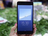  小屏手機(jī)也有高配，辦公生活兩不誤