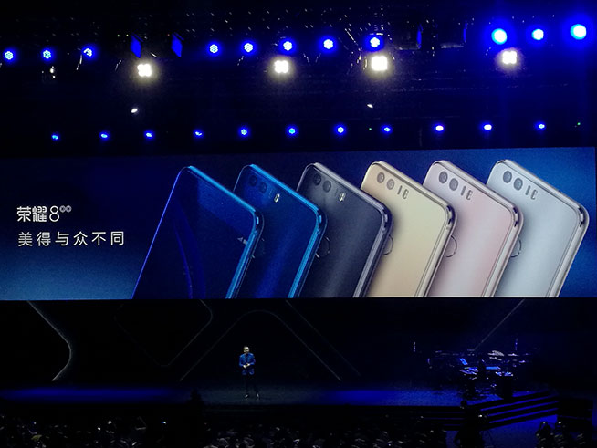 吳亦凡代言，小而美榮耀8發(fā)布1999元起