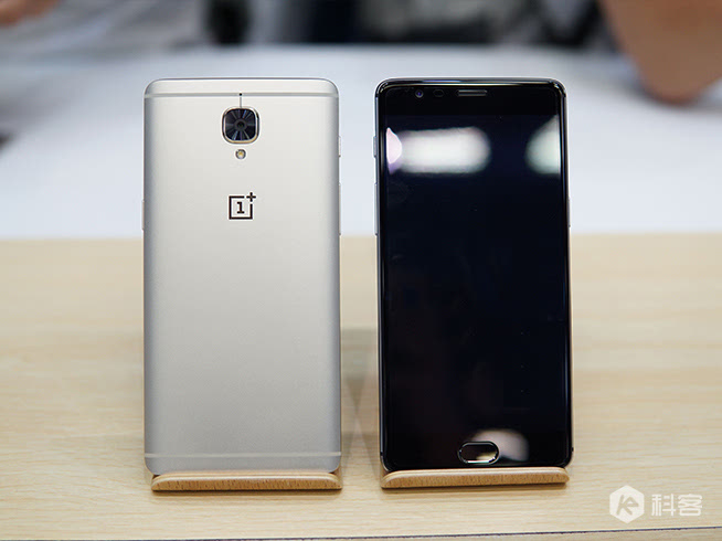 一加手機3現(xiàn)場圖賞：這手感摸過都說爽！