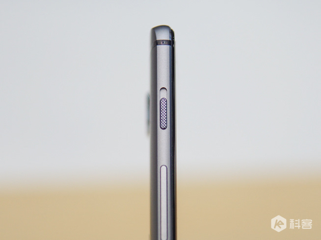 一加手機3現(xiàn)場圖賞：這手感摸過都說爽！