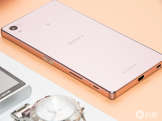 夏天雨季屏幕觸控難？三防手機幫你忙